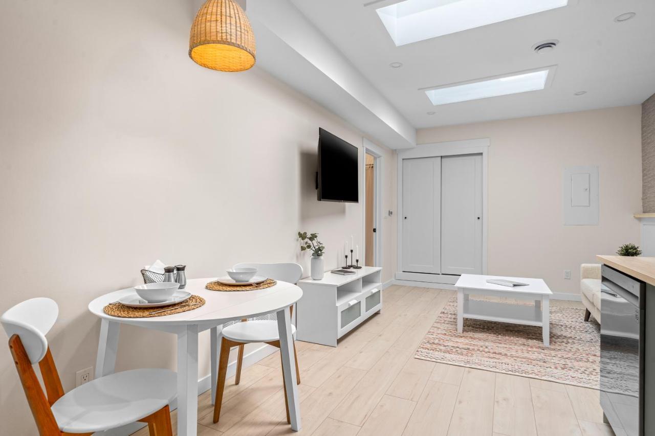 The Olympia: Front Street Flats Apartment เบลวิลล์ ภายนอก รูปภาพ